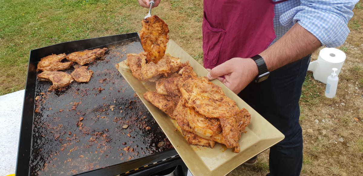 GroupeFBO's tweet photo. #FeteDesVoisins + #JournéeDesGeeks
= 2bonnes raisons pour un cochon mariné avec nos voisins ! 👍
#PasserATraversLesGouttes 🌧
#iP3G #GroupeFBO https://t.co/uDI5PzFq51