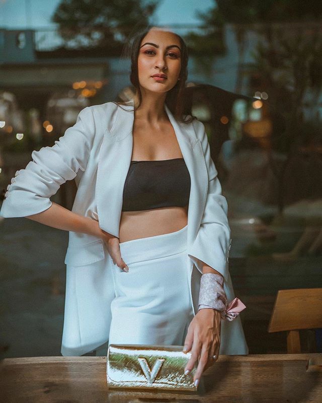 Sukhneet Wadhwa On Twitter Why Is It So Hot In Here Comment With If You Feelin It Too Cocoxlv Https T Co Ydwpbbacw8 twitter