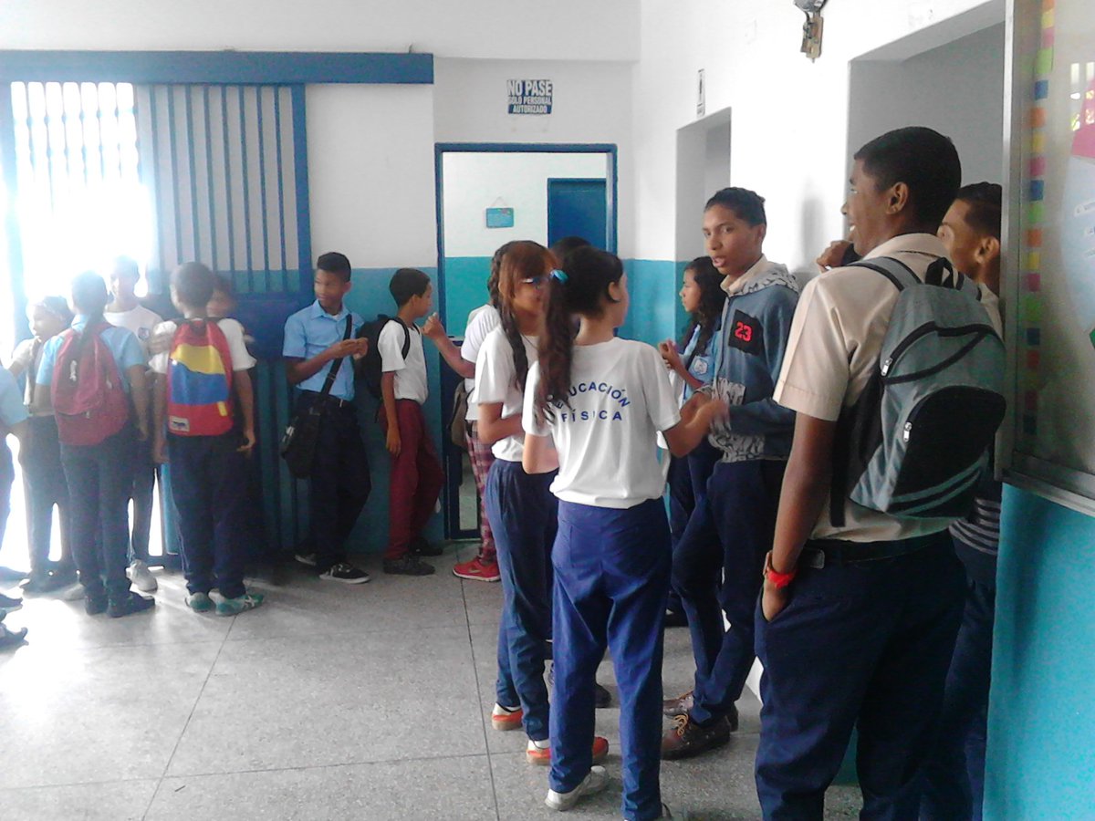 cbitfelixmanuel's tweet photo. @Fundabit #Miranda apoyando  Jornada de vacunación en la U.E.E. Felix Manuel Luces @vane_prieto @JauaMiranda @FundabitMirpz https://t.co/BkpLyD2Jqy