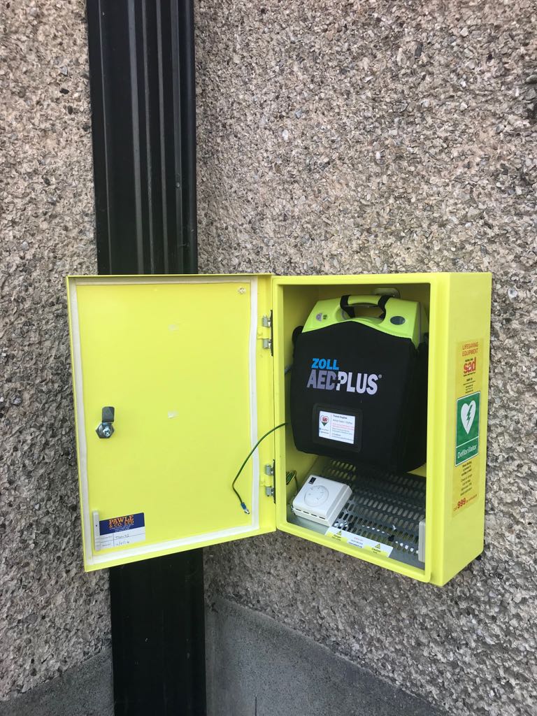 AchubCalon's tweet photo. Diffib 24/7 arall yn ei le, y tro yma yn Neuadd y Plwyf (Plwyf Esclus), #Rhostyllen ger #Wrecsam. 

#PublicAccessDefibrillator now in place and available 24/7 at the Parish Hall (Esclusham Parish), Rhostyllen nr #Wrexham. https://t.co/cOPolsfO1a