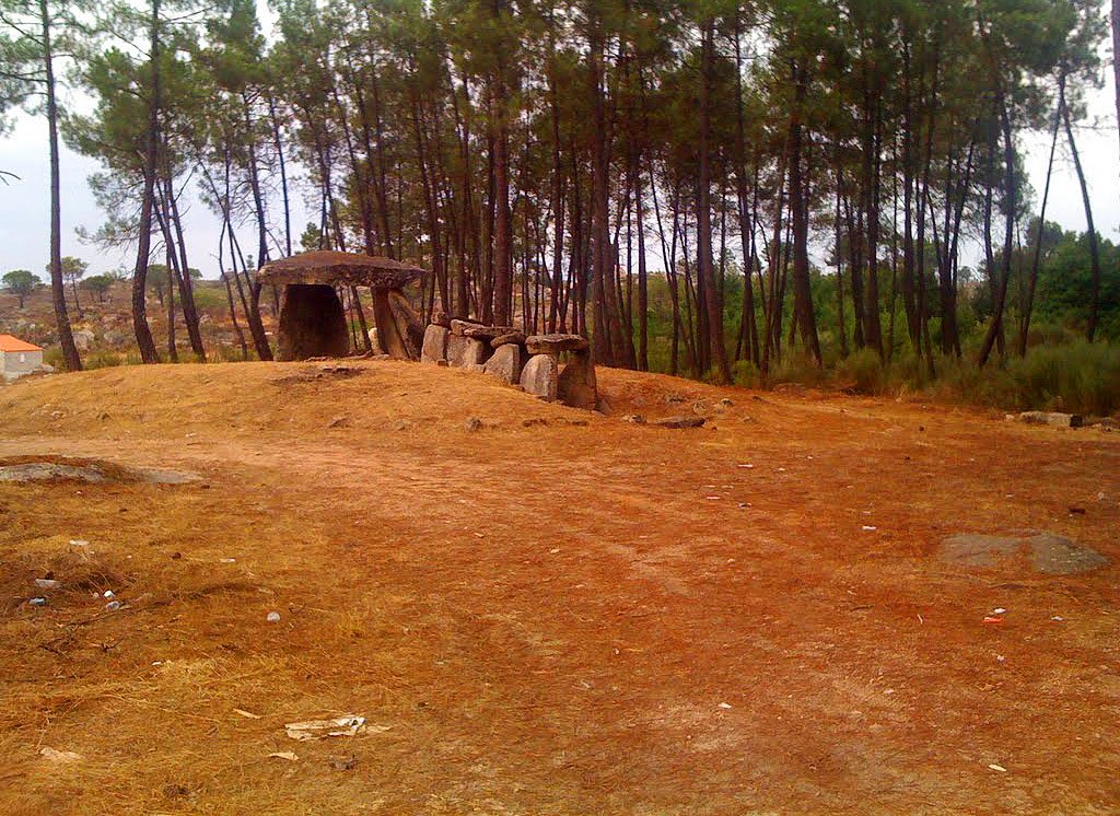 faceroute's tweet photo. Sabias que a Anta do Penedo do Com é do IV milénio a.C e foi reutilizada no período Calcolítico? Rodeada de uma paisagem rural entre duas ribeiras, este é um fantástico monumento que não podes deixar de visitar! https://t.co/mvXaKMTB2a
#faceroute #penalvadocastelo #portugal https://t.co/UErtNLz6xe