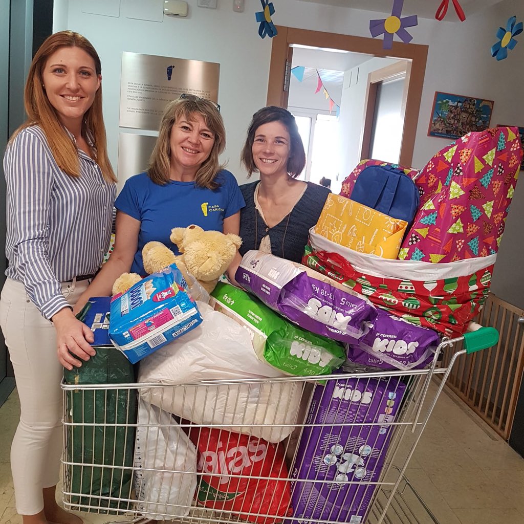 F_RamonyCajal's tweet photo. Hem fet entrega de tot el que vam arreplegar en la Festa de l’apuntà a #Caritas i @CasaCaridadOng de Torrent, amb satisfacció, però sobre tot amb il.lusió i compromís per seguir col.laborant amb ells. #fallessolidaries @F_RamonyCajal https://t.co/f4eCeDSl02