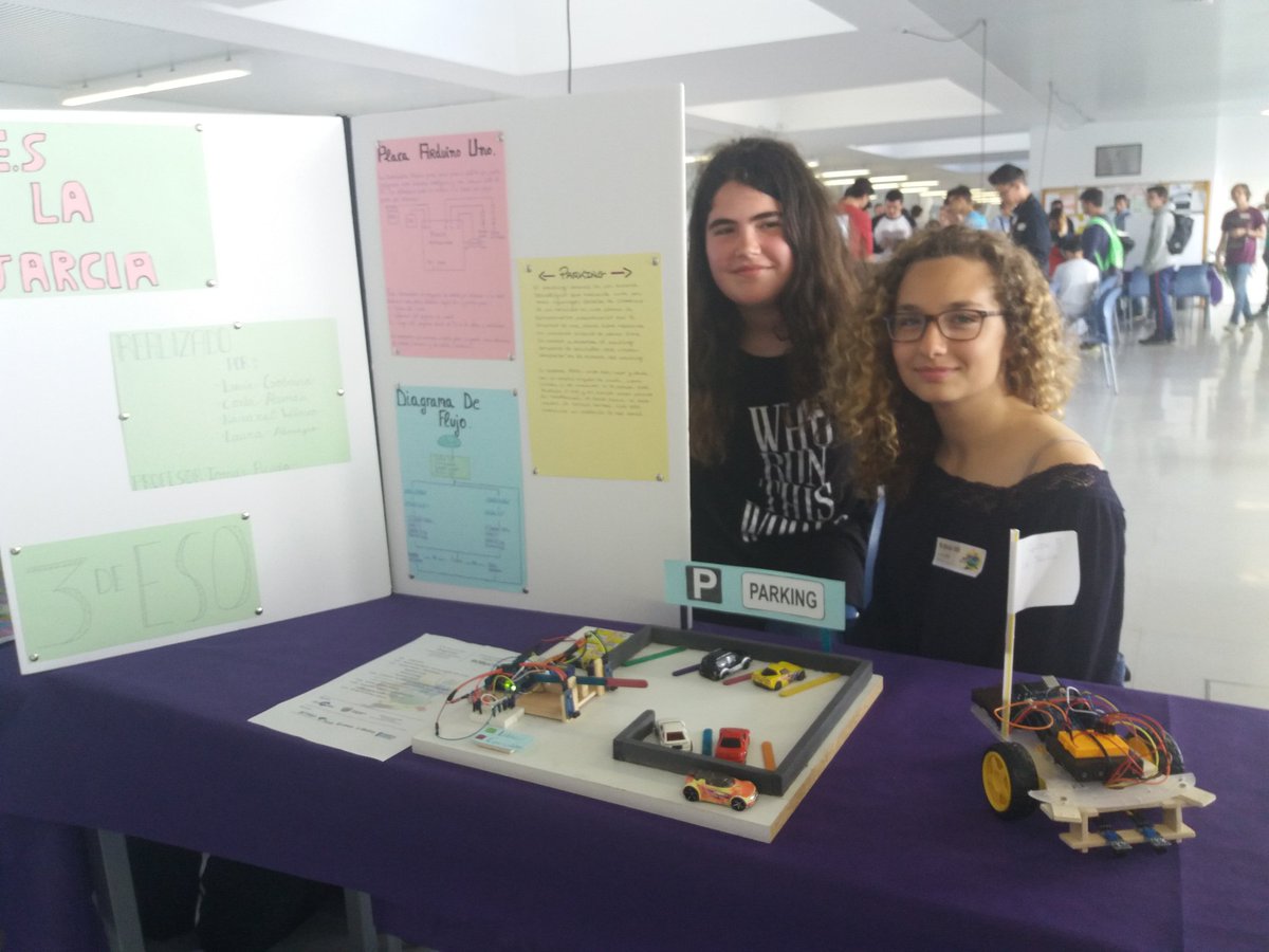 mcyelamo's tweet photo. De #jornadasSTEM2018 a #ROByCad ¡Cuánto nos gustan las #STEM y ver niñas en ellas! @EducaAnd @FormacProfAnd @mar_educa @MartaMachoS https://t.co/0tGmvDBCXz