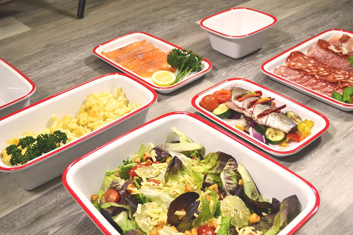 Alvarezmallorca's tweet photo. La colección #Enamelware, de @DalebrookLtd, hace que la resurrección de vajillas de estilo esmaltado sea la adición perfecta a cualquier ambiente de comedor informal. https://t.co/hUoZHXH75U #alvarezmallorca #dalebrook #productcollection #vajilla #restauracion #buffet #horeca https://t.co/5ejmBUwNWf
