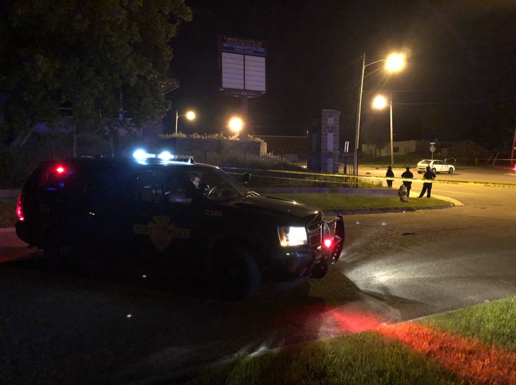 MarcJacobson's tweet image. #BREAKINGNEWS :It appears that a car ran into two motorcycles on Flint’s north side early this morning.  Two bodies are laying on the road, and Saginaw Street is currently closed between Damon Street and Moore Street. #Flint #ABC12