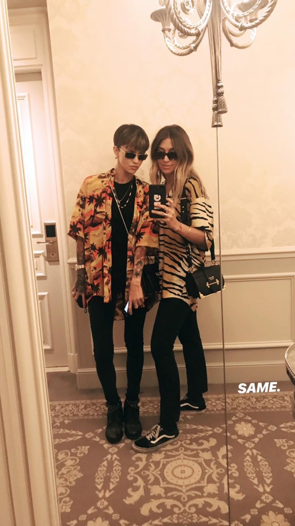 rubyrfrance's tweet photo. 📸😎👭
-@rubyrose-
#rubyrose #ruby #rubyrosefans #rubyroseforever #paris #france #friends https://t.co/eUb3ZIZZry