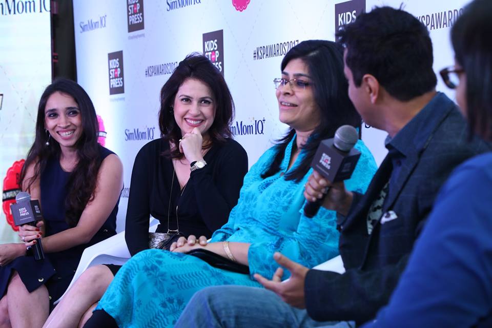 Kidsstoppress's tweet photo. Fun moment captured at the insightful discussion Indian parents and their feeding habits with @amritaraichand @RushinaMG @samyrdalwai at the #KSPAwards2017
https://t.co/2tLdMDprnI
#FeedIQ #SimMomIQ #CradleOfNature
@newhorizonscdc @APBCookStudio @mansizaveri https://t.co/0vJaHZ17cK