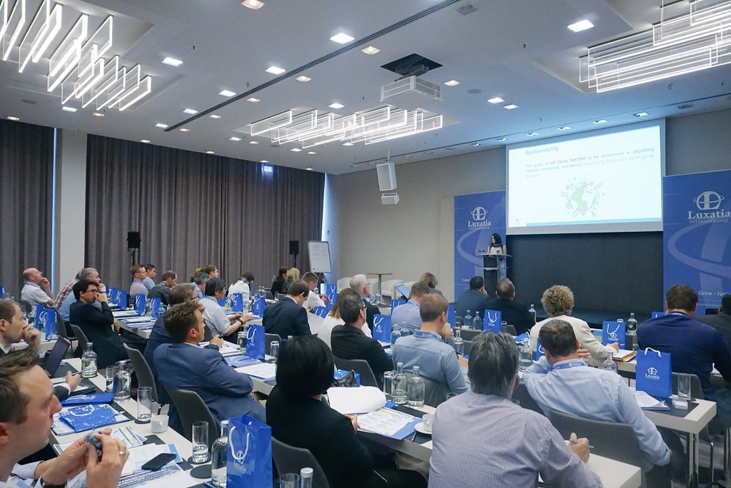 Luxatia_intl's tweet photo. @esraydinoglu explains the expectations of architecture from glass #SisecamFlatGlass #AMIC2018 https://t.co/oUQ5GlfNrC