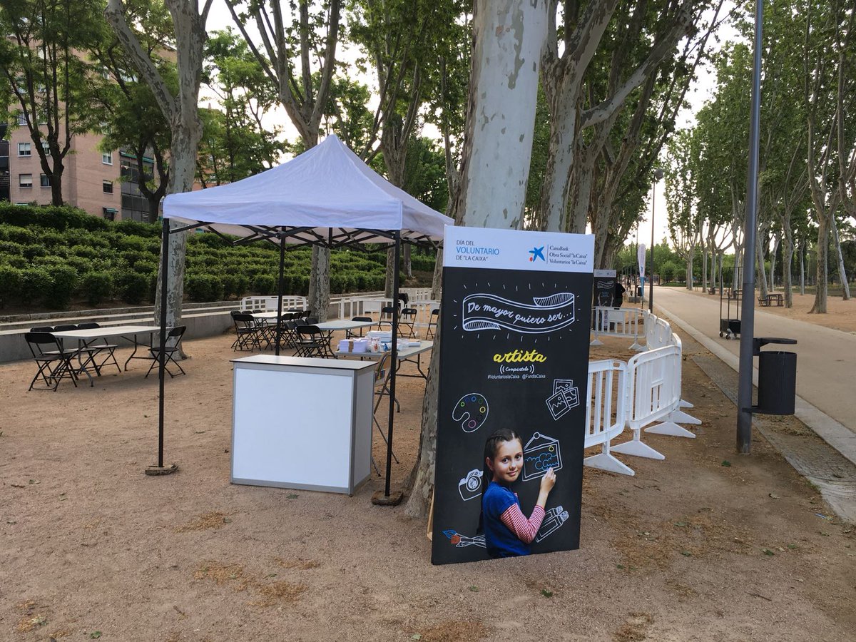 PaladarEventos's tweet photo. El pasado 19 de Mayo @FundlaCaixa  celebraba en Madrid el día del Voluntario con mobiliario y material de Paladar Eventos. Os dejamos con todos los detalles del evento.
https://t.co/vAF1qCzj2c https://t.co/3WYqIeOCXH