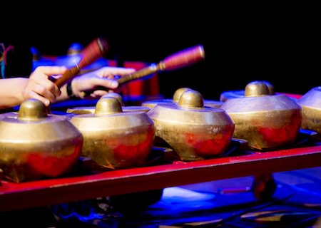 tongtongfair's tweet photo. Extra veel gamelan op de #TTF60. Vanavond bijv. de première van ‘Shadows of Java’ door Gamelanensemble Widosari &amp; Friends (o.a. dalang Joko Susilo) o.l.v. Elsje Plantema - zonder toeslag, zoals alle voorstellingen! 

Lees meer over het gamelanprogramma: https://t.co/g4wBNfbtYV https://t.co/l12JIbA8tC