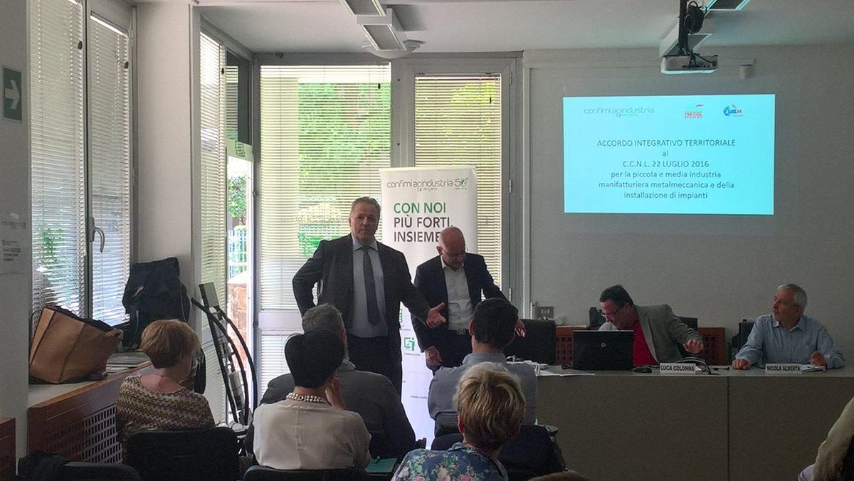 Confimi_Bergamo's tweet photo. Saluti del #presidente della nostra #sezione meccanica territoriale @LonghiAlfredo e avvio del momento istituzionale con i vertici #nazionali di @Fim_Cisl @UilmNazionale e @ConfimIndustria meccanica https://t.co/LTWC5rTBp0