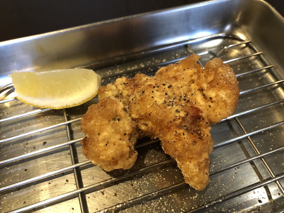 江ノ島さんぽちゃん On Twitter 江ノ電江ノ島駅から徒歩2分 なみのりチキン さんにサイン入りお皿を展示していただくことになりました なみのりチキンさんの唐揚げ 薄い衣がサックサクで中がやぁわらかい 大きい とってもおススメです お味も24種類から選べる