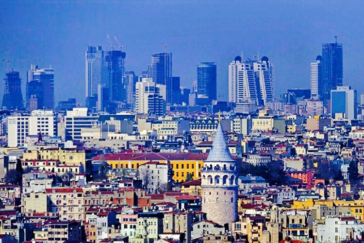 "Ruhumu eritip de kalıpta dondurmuşlar;
Onu İstanbul diye toprağa kondurmuşlar." diyor ya şair.

Biz biliyoruz ki en çok İstanbul'a zarar verdiler,
İstanbul'un ruhuna ve toprağına beton döktüler,
İstanbul'un bağrına birer hançer gibi gökdelenleri sapladılar!.

#DEĞİŞTİR İSTANBUL