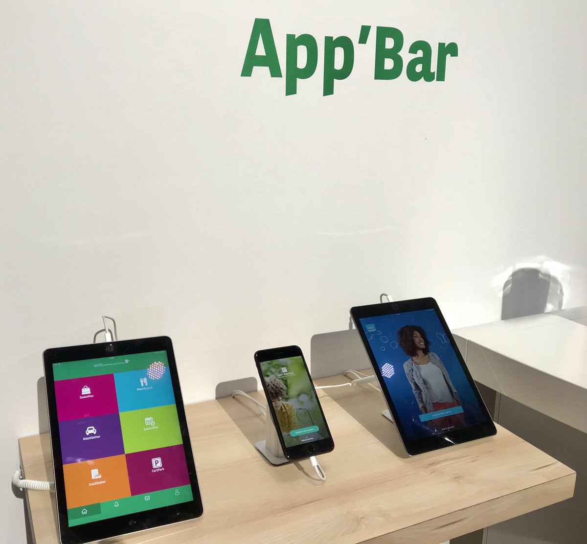 _FRMartin's tweet image. Hub’ON, la conciergerie digitale de @BNPPLeasingFR est en démo sur l’App Bar de @BNPParibas ! #vivatechnology2018 @SandrineJaegle @Emi_Declemy @Anneguegan @sophie_ernoux