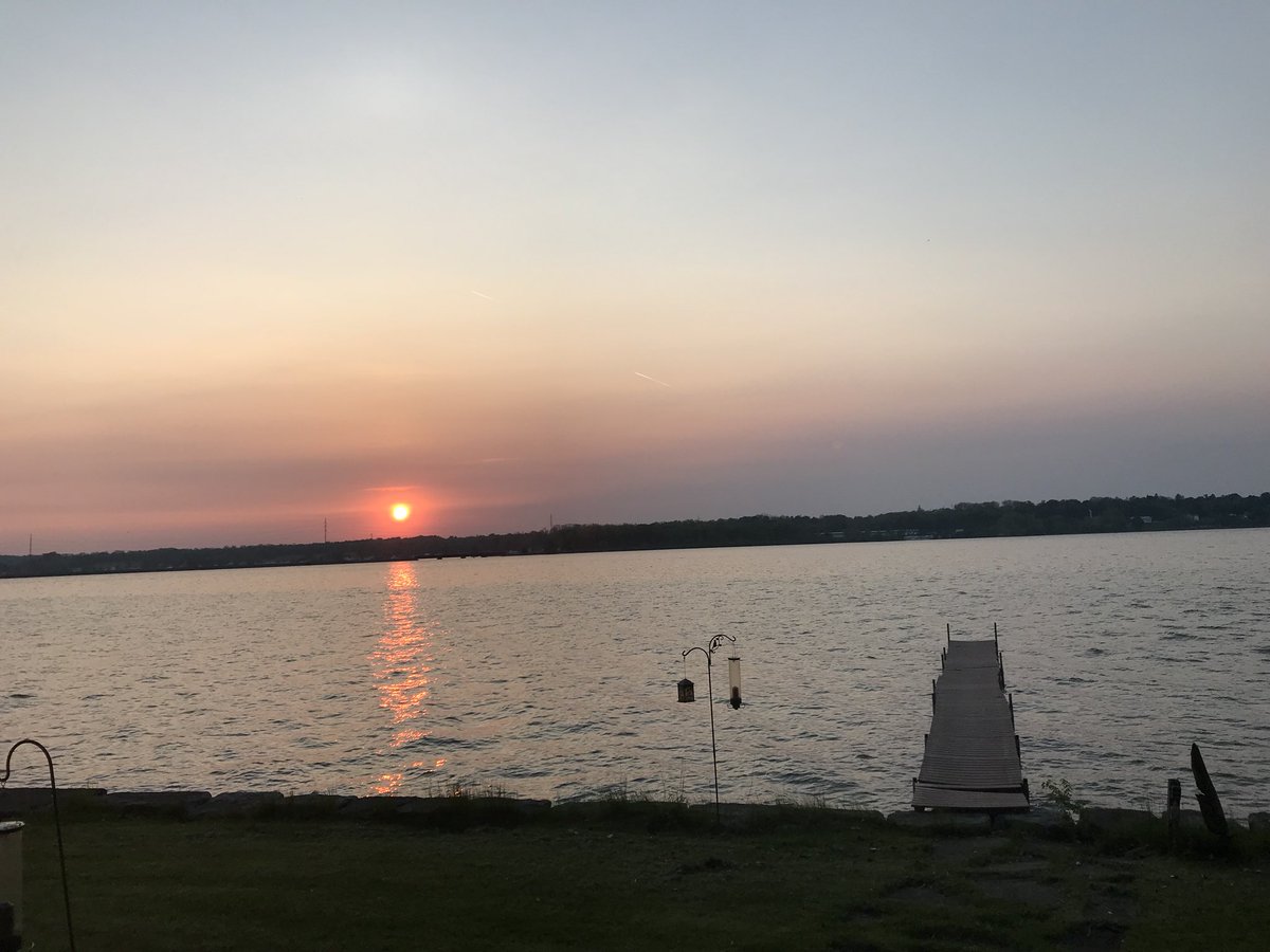 FreeformOptics's tweet photo. Sunrise on the finger lakes.  Upstate NY. https://t.co/J2FgVvROTk