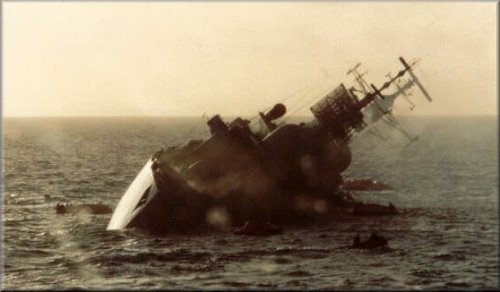 Lest we forget - 33 years ago today. HMS Coventry - 20 minutes from initial bomb impact to this. 19 never made it out. #FalklandIslands #Falklands #HMSCoventry