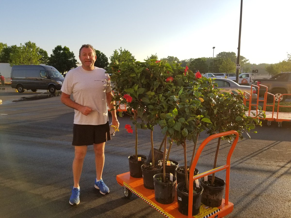 First garden customer of the day in Store 0930 ! It's going to be an awesome weekend !