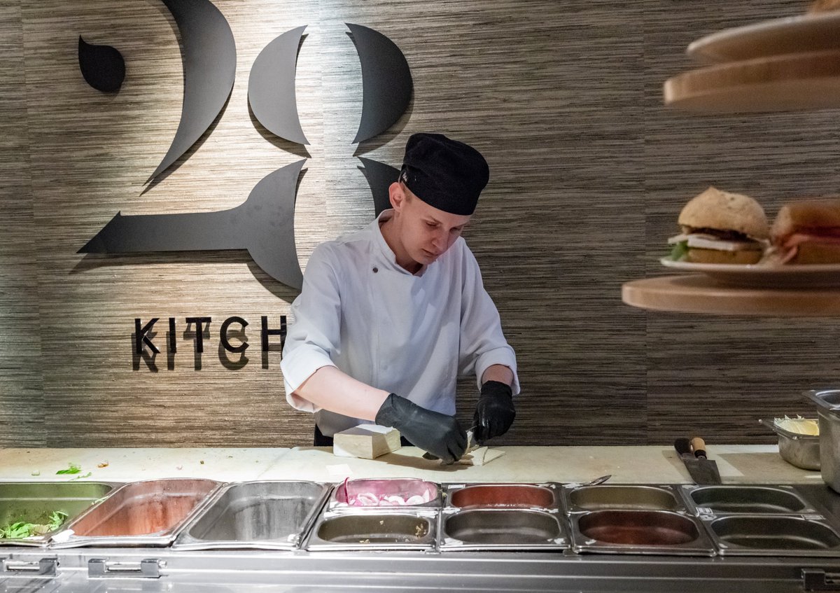 Op zoek naar een leuke baan? Solliciteer vandaag nog via work@assen.valk.nl! bit.ly/2Ht6Coy