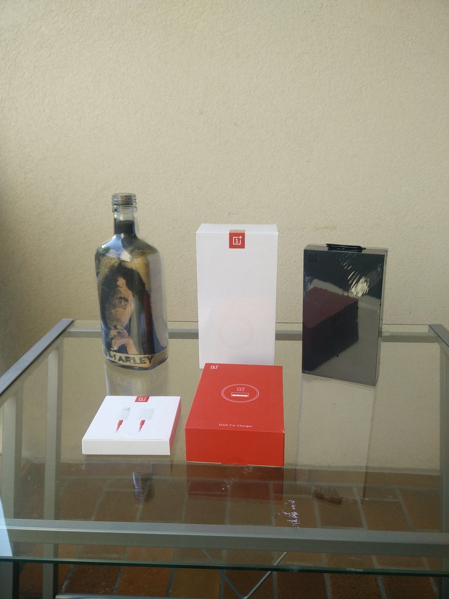 legal_mon's tweet photo. New bae !!! Je suis comme un enfant!!  Picture taking with my #oneplus1 #unboxing #OnePlus6 #OnePlus6Launch #OnePlus #Smartphones #iPhoneX https://t.co/PWMi9jsMPt