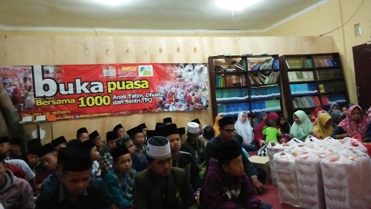 Livetwit..  Bukber dg 120 anak santri Pondok Pesantren Al Maksum wonosobo..<a href="/MakelarSedekah/">@MakelarSedekah</a> ,<a href="/masmono08/">MasMono</a>