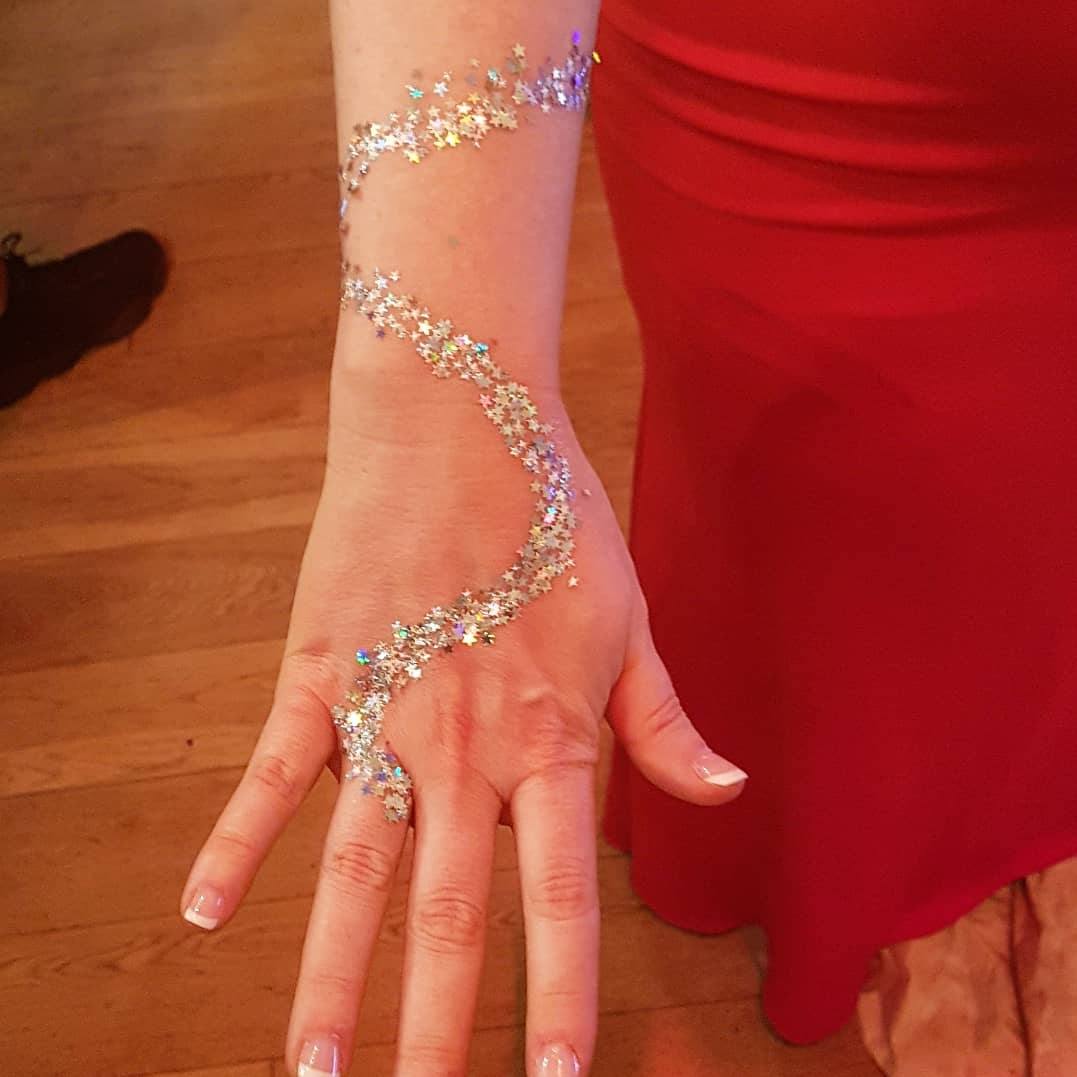 cglitterbar's tweet photo. We love glitter swirls at your party or event! https://t.co/aFCH9WGVU6