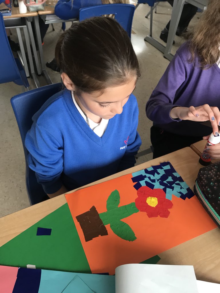 laurafdezdelap's tweet photo. Creating mosaics #arts&crafts #4thprimary @ausevamaristas @2cicloauseva1 @2cicloauseva https://t.co/efYPYHwHLR