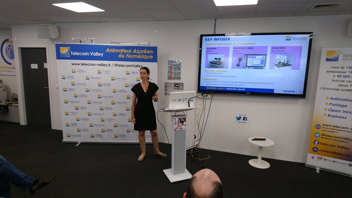 TelecomValley's tweet photo. Présentation de l'activité de @keyinfuser et son bras robotisé avec un exemple de collaboration avec un de nos autres adhérents @TRAXxsInside. À noter que @keyinfuser vient de remporter un prix au salon @VivaTech Congrats ! 🏆🎉 https://t.co/NSxK8KdZc1