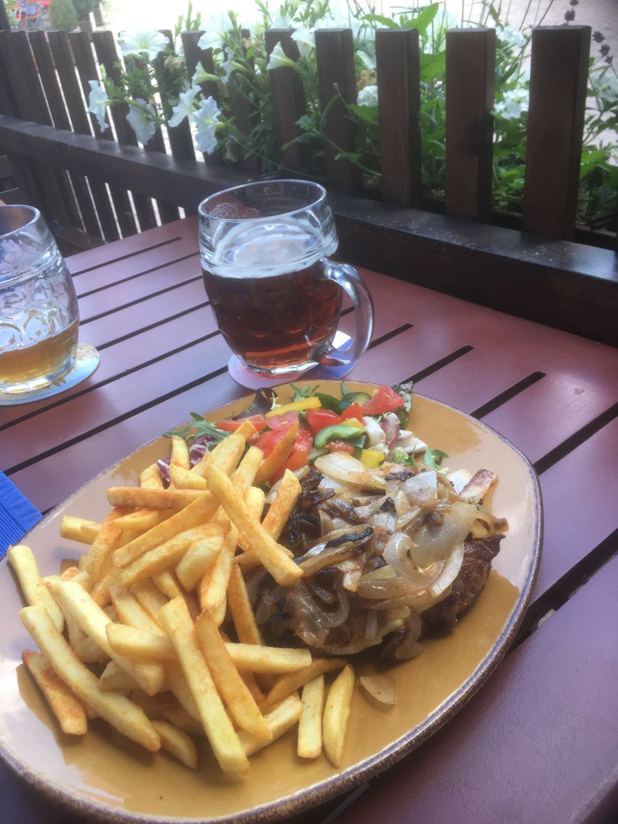 Guten Appetit 😋#rostbrätl #meissenistschön #mittagspause #herrlichertag #lebengeniessen 🍻😎☀️☀️☀️🍀