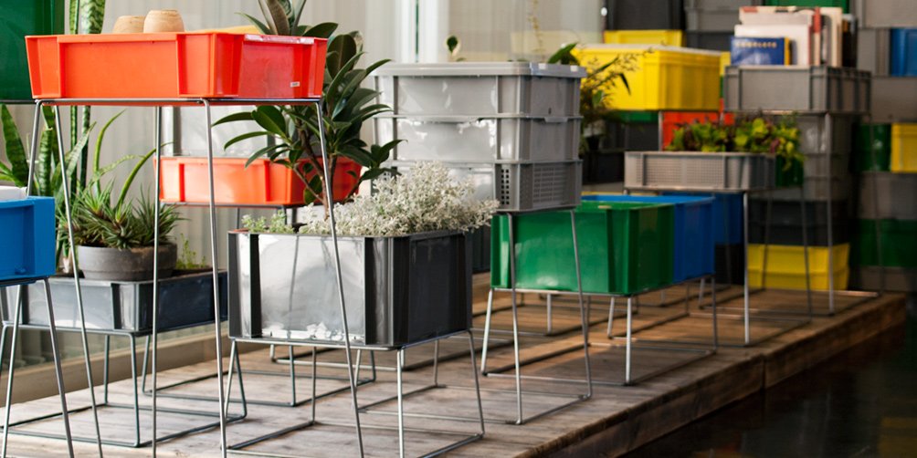 入荷情報】 運搬ボックスに脚を付けて使用する、Sampling Furniture