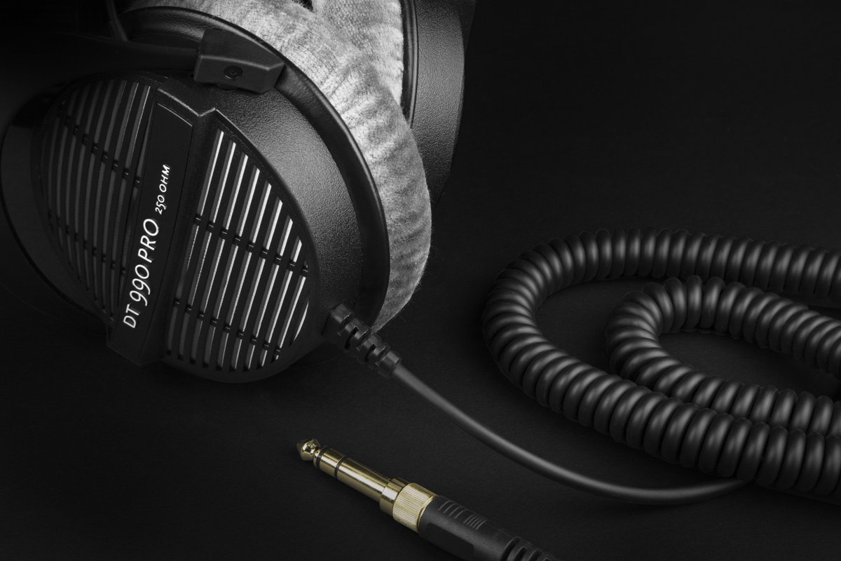 The true studio classic, but not only popular amongst professionals but also among gamers.

The DT 990 PRO headphones is an open-back model offering impressive spaciousness.
__
#beyerdynamic #studiolegend #dt990pro #dt990  #studioheadphones #gamer #gaming #fortnite #ninja