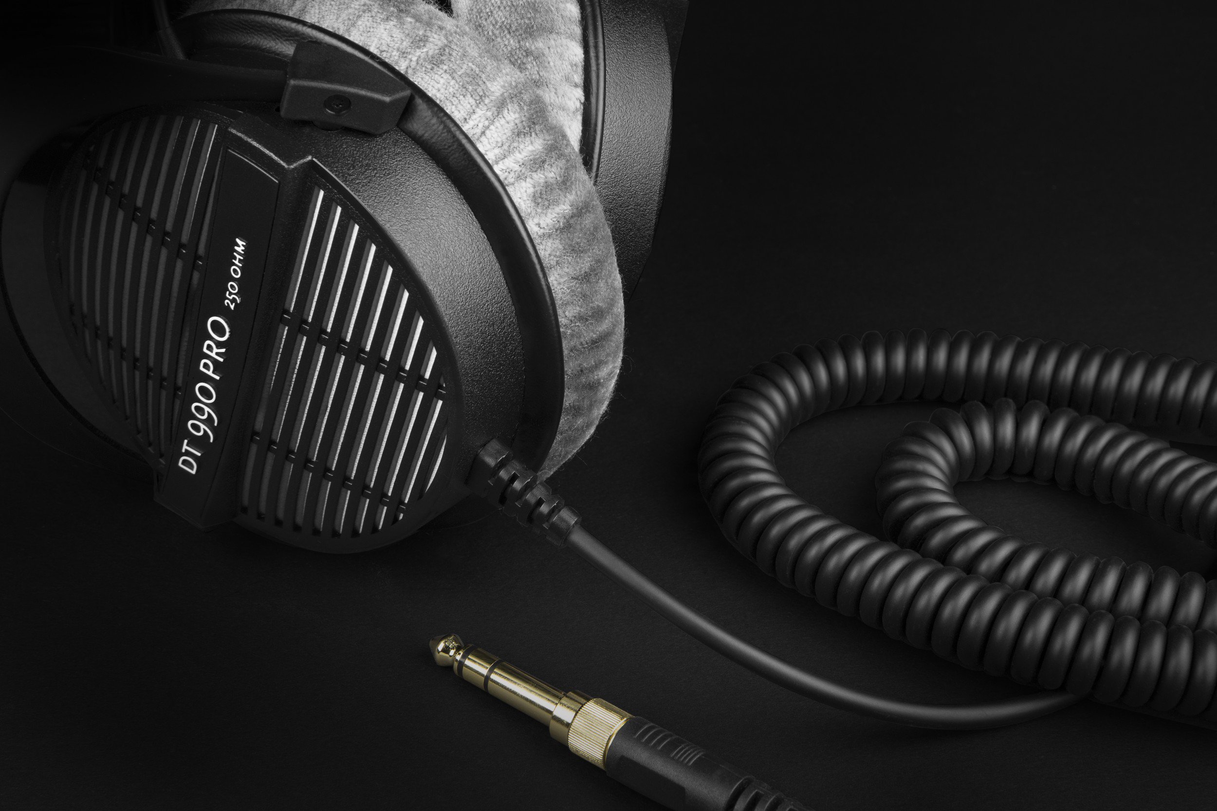 beyerdynamic on X The true studio classic but not only popular amongst professionals but also among gamers. The DT 990 PRO headphones is an open back model offering impressive spaciousness. beyerdynam...