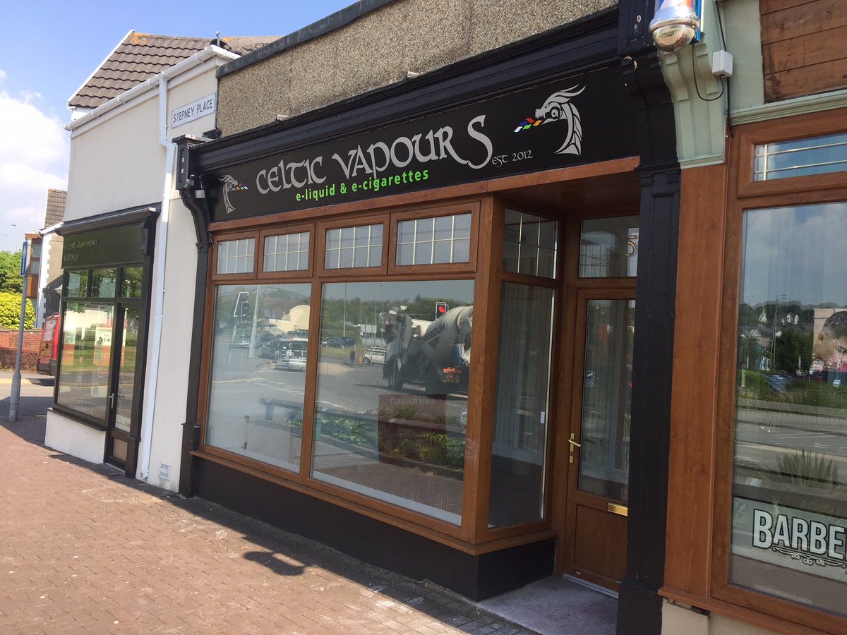 SxSwansea's tweet image. Produced &amp;amp; Installed this #FasciaSign for @CelticVapours new shop in #Llanelli this week. Black #aluminiumhoarding supplied by @Amari_Plastics using @Spandex_UK #Vinyl #Graphics
#SignsExpress #Swansea #PortTalbot #Bridgend