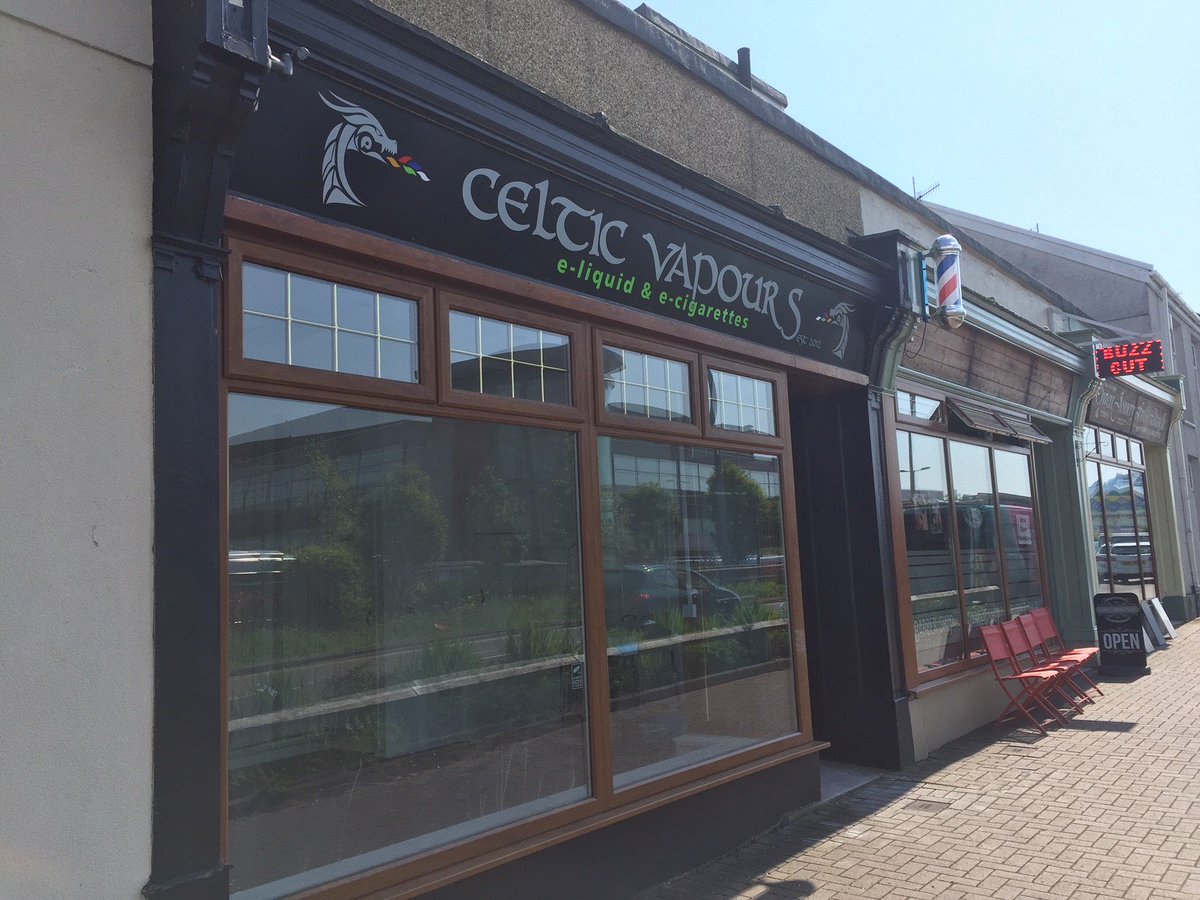 SxSwansea's tweet image. Produced &amp;amp; Installed this #FasciaSign for @CelticVapours new shop in #Llanelli this week. Black #aluminiumhoarding supplied by @Amari_Plastics using @Spandex_UK #Vinyl #Graphics
#SignsExpress #Swansea #PortTalbot #Bridgend