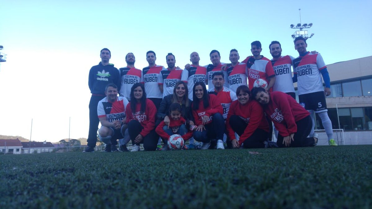 ClickferGorgoso's tweet photo. Enhorabuena a nuestro equipo de #futbol 7 por ganar la lida veteranos #Coolsport - @LaRegion !! Gracias a los patrocinadores #escayolasruben, #yesossecundino, #escayolassantos y @ClickferGorgoso . Gracias a la gran afición y jugadores. Info: https://t.co/VAmZaGvGjr 💪💪⚽️⚽️ https://t.co/ouc19UB2mb