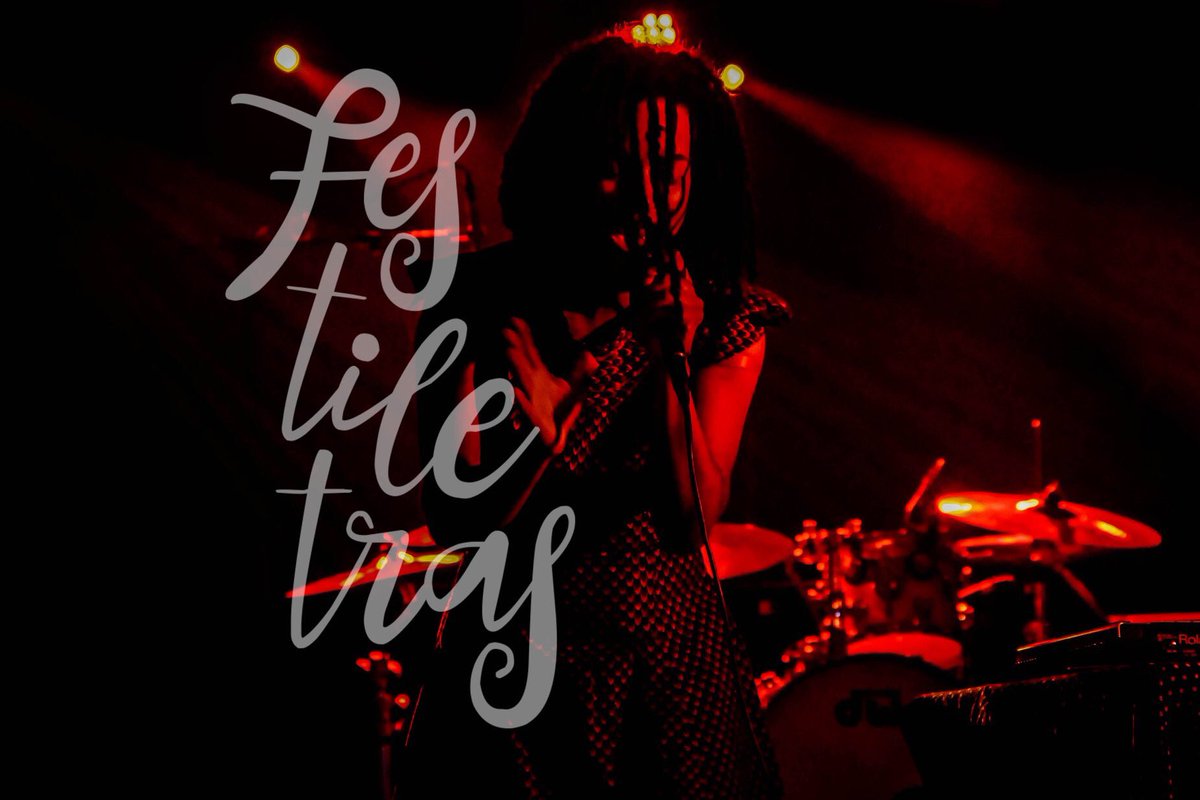 festiletras's tweet photo. @mounqup pasou  polas #festiletras2018 e non deixou indiferente a ninguén, a súa aposta musical é, sen dúbida, do máis innovador que pasou a pasada semana pola #aldeadocouto https://t.co/daxpujpPhl