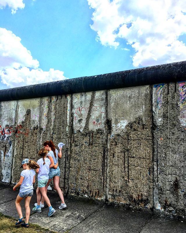 monivalderrama's tweet photo. #Berlin
#deutschland
#Germany
#igertw #odiomayoconexcepciones #lapatronapasea #smile #superficiality #instadaily #go #zaporazzi #blue #sunandsmiles
#wanderlust #travel #visualsofberlin
#ilikeitdeep #viajeInfinito #viajeterno https://t.co/zP5b8atohu https://t.co/aRCJqKy3Rc