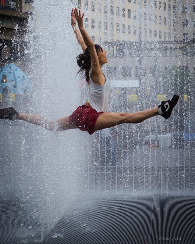rodwey2004's tweet photo. Leap for joy. It's the weekend 💃
.
.
Visit my website https://t.co/1uZGIOa7Lk .
.
.
#appearingrooms #southbank #borrowfox #portrait  #dancer #london #ballerina #jeppehein #urbanphotography  #portraitphotography  #peopleoflondon #streetstyle @borrowfox #… https://t.co/hJRPstzG9J https://t.co/0rThYru6eD