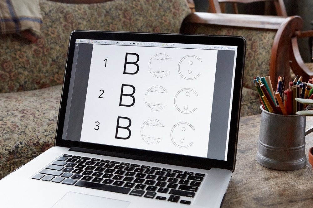 Mbabawan's tweet photo. Alternative au #braille : un système créé à partir de l'alphabet romain qui peut s'apprendre en seulement 3 heures, c'est ce que propose @theELIAidea
https://t.co/Ezlk080Ki7
#graphic #design #GraphicDesign #font #typo #typography https://t.co/D62u3IvZ8s