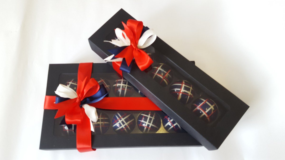 Win royal wedding chocolates being offer by The Crown Chronicles! 

thecrownchronicles.co.uk/competitions/w… …

<a href="/crownchronicles/">The Crown Chronicles</a> <a href="/sarundschocs/">Sarunds</a> #visserchocolate #RoyalWedding2018