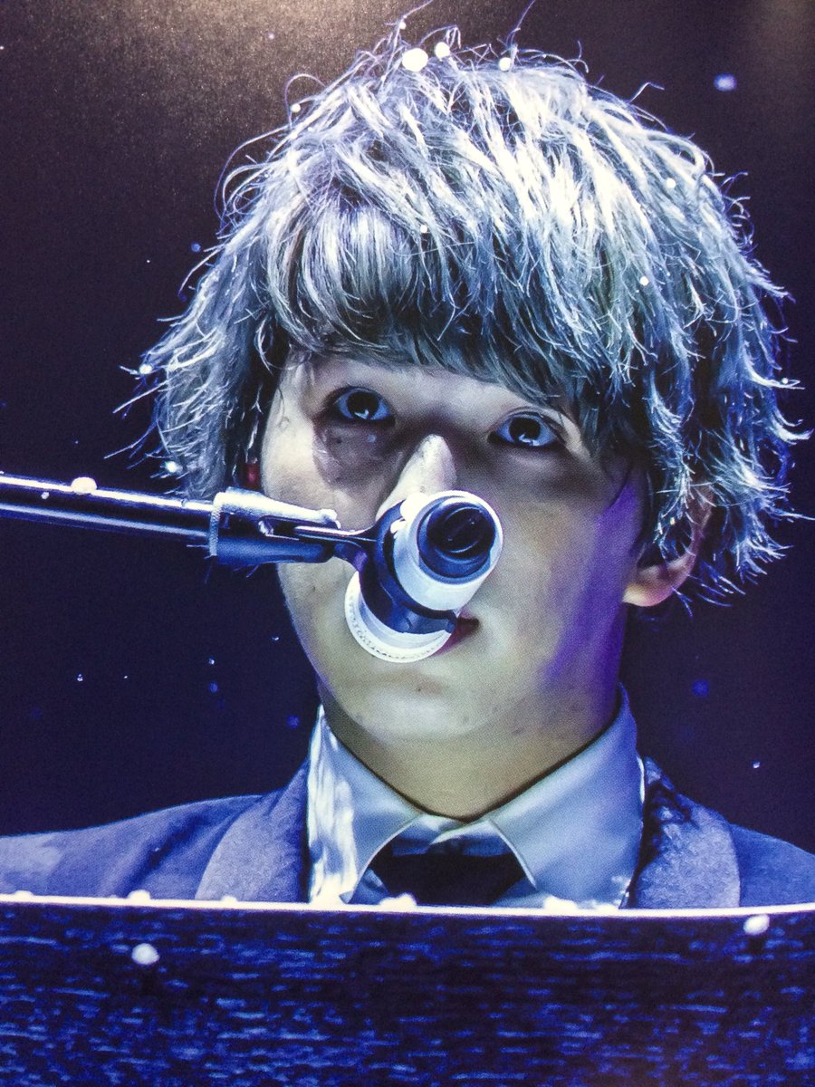 naomin217531's tweet photo. MY FIRST STORYのDVDが良すぎる…前編フルオケ…スーツ…映像…セット…そしてわかる人にはわかるいつものFF感ある照明✨早くLIVE行きたいなぁ❤7月が待ち遠しい…#mmatour #myfirststory #マイファス https://t.co/jWlDqquQAa