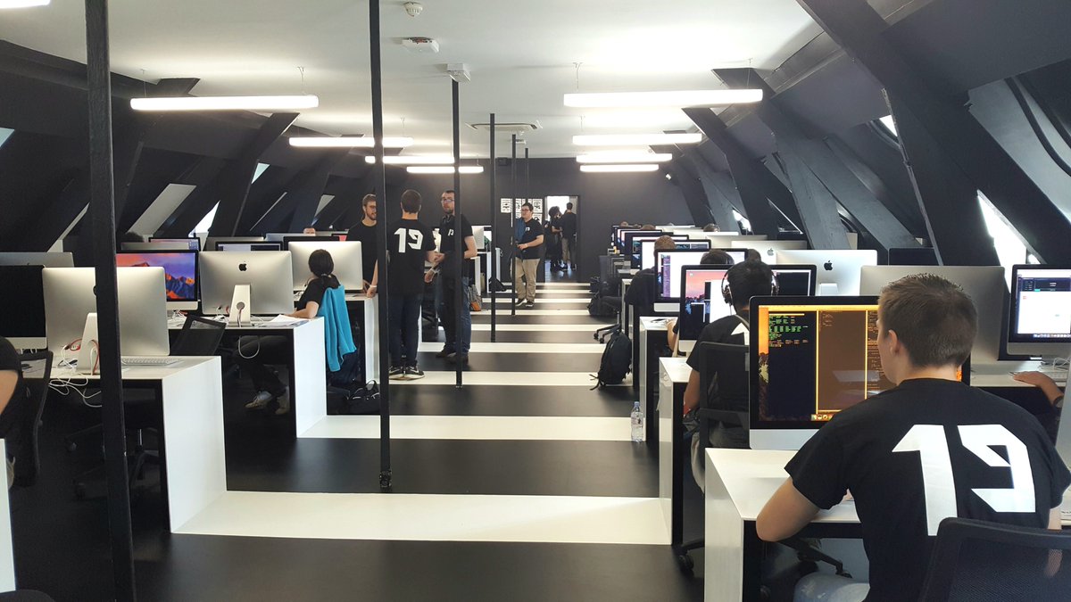 Belfius's tweet photo. L' #Ecole19, un nouveau concept d’école de codage informatique, est inaugurée aujourd’hui à Uccle! Ecole atypique ouverte 24h/24 sans professeurs, elle accueillera 450 étudiants. Un projet dans lequel nous croyons et que nous soutenons!
👉 https://t.co/TPGfHN7xly #ProudSponsor https://t.co/5J8YHeT8W6