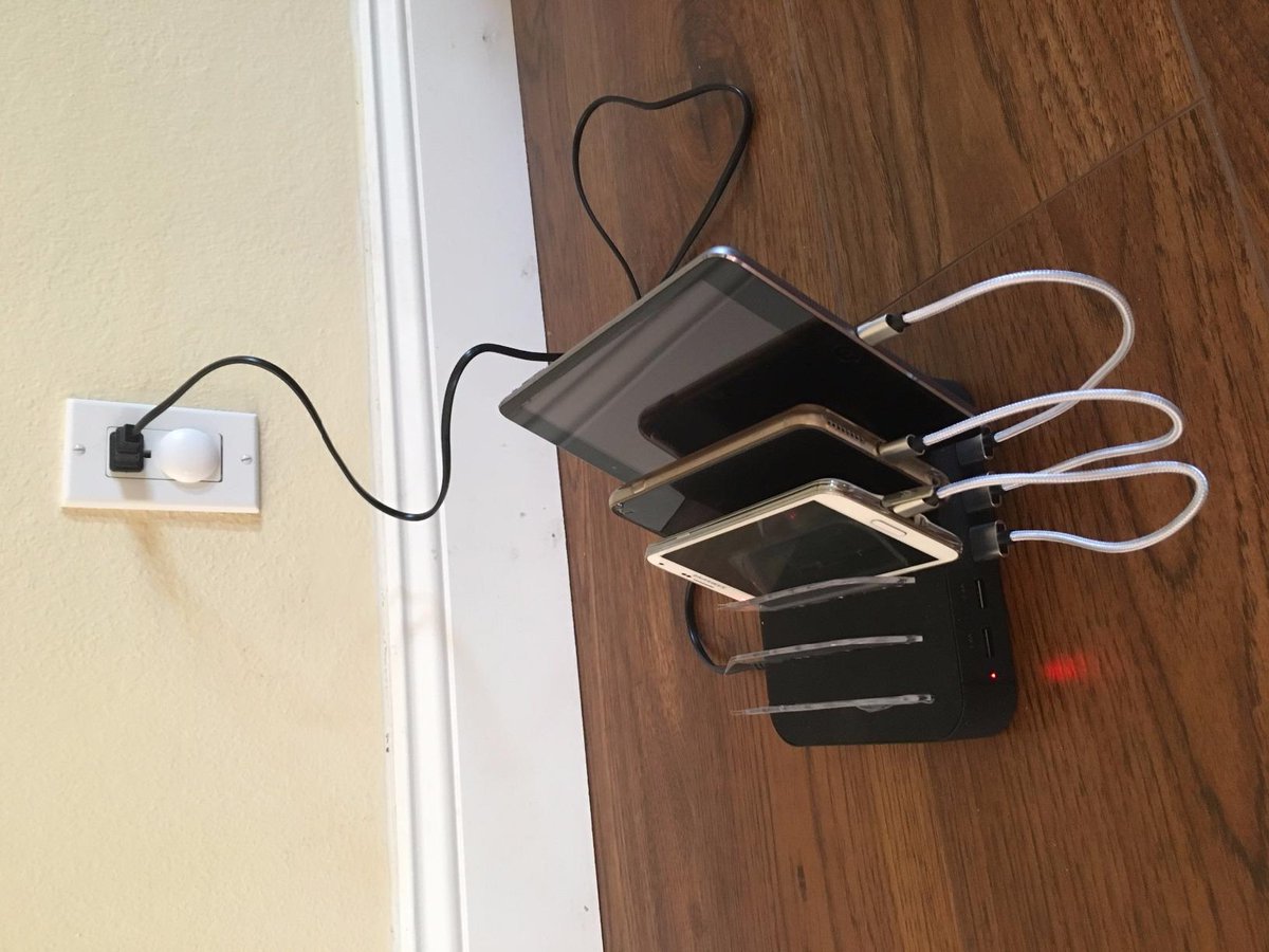 ShopeloSA's tweet photo. Cell Phone 5 Port Charging Station 
R299
BUY Now: https://t.co/nMMkARr7q4
#AfricaDay #AfricaDay2018 #DAYTONA  #HappyAfricaDay #LoveLetterToAfrica #UltimateHouseParty #TouchMyBlood  #RIPMjikijelwa #ConfessionFridays #TweetInYourMotherTongue #SouthAfrica #ThumaMina https://t.co/JUuTLbL5cq