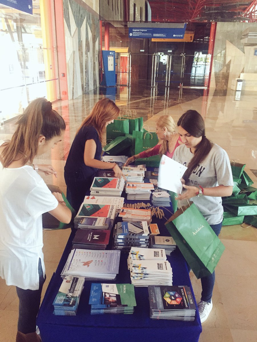 eCongressMalaga's tweet photo. Estamos con el montaje del VI #eCongress Málaga que celebramos mañana 😎
👉🏽Entradas https://t.co/UJDMk6gp9m
#ecommerce #marketingdigital https://t.co/6VAlsyomZv