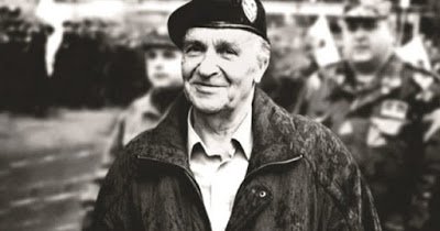 “Başımızı eğecek miyiz yoksa başımız dik olarak mı kalacağız; köle mi, özgür insan mı olacağız? Her şeye kadir olan Allah’a yemin ederiz ki köle olmayacağız!”
#aliyaizzetbegovic #alija #bilgekral Hayırlı Cumalar irsadergahi.blogspot.com.tr/2018/05/bilge-…