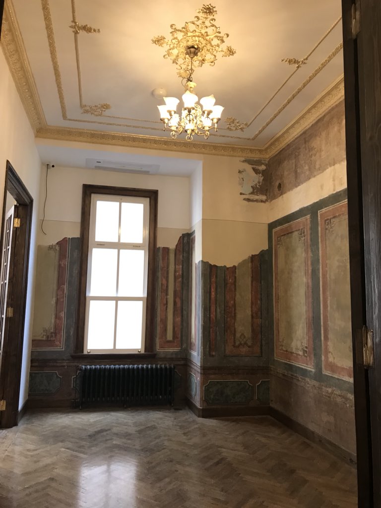 1884 yılı sonunda temeli atılan yapı 3 Kasım 1885 yılında tamamlanarak açılmış. Temel atılırken bir şişe gömüldüğü, içindeki parşömen üzerinde günle ilgili açıklamaların ve emeği geçenlerin imzalarının bulunduğu biliniyor. (Goslino ve Providenti 1906:16),Bilgiler:  @sedatbornovali