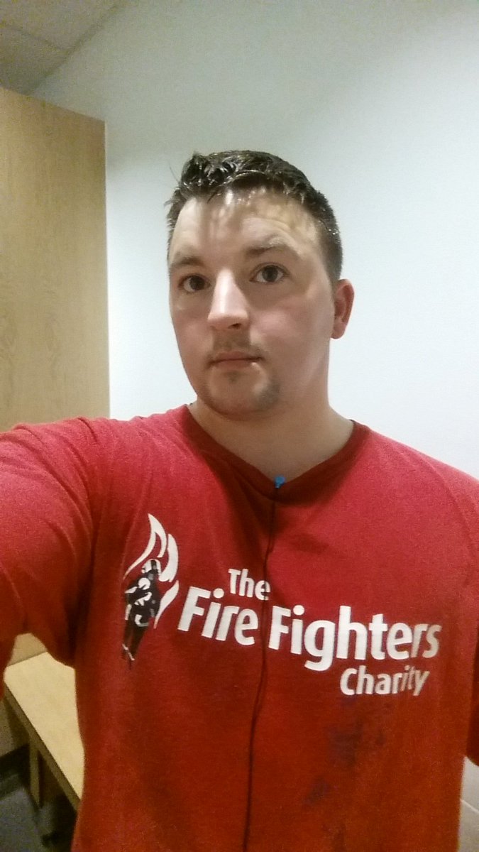 Craig1831's tweet image. Did another 5.5km on a treadmill at the #Ledbury @haloleisure
 4 weeks to go till we run @FurlongFury in full #Firekit raising money for @firefighters999 
Follow the link to donate on @JustGiving #upthe42 
#HWFRS  #firefighters #Charity #Herefordshire #WorcestershireHour