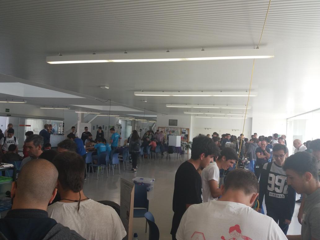 mcyelamo's tweet photo. Desafíos, proyectos #arduino #scratch #STEM y mucho ambiente en #RobyCad I Certamen Gaditano de Robótica Libre @FormacProfAnd @univcadiz https://t.co/kYUIBlaCcJ