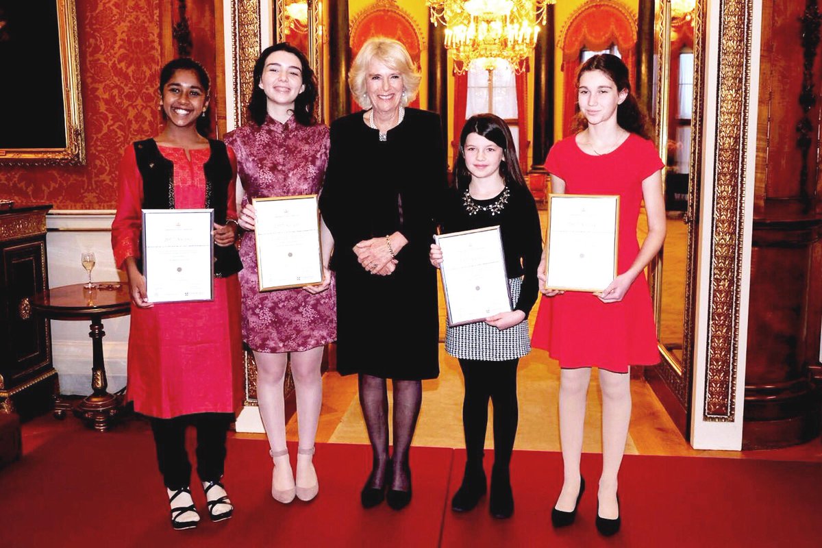 ClarenceHouse's tweet image. Only one week left for aspiring young authors to enter @CWEssayComp. 

Young writers are invited to explore how the #ourCommonwealth can address global challenges and work to create a better future: thercs.org/competition