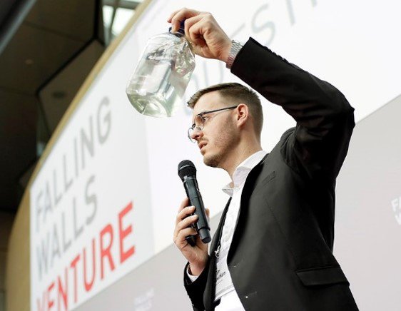fraunhofervc's tweet photo. Fraunhofer #startups , die in/nach 2012 gegründet worden sind: Bewerbt euch bis zum 15. Juni bei uns, damit wir euch für die @Falling_Walls Venture Konferenz am 08.11 in Berlin nominieren können.
Mehr Info unter: https://t.co/hXwjSbTU8A …
#tech #innovation #TheFutureIsNow https://t.co/2Wv2oNhnQI