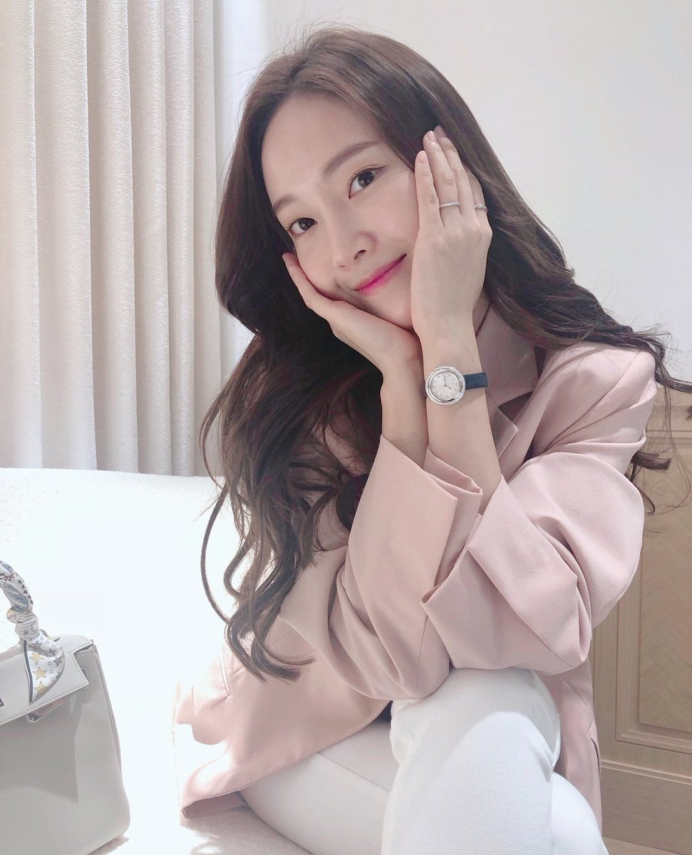 [INSTAGRAM CAROUSEL] jessica.syj: Feeling pretty in pink🌸 (2P) instagram.com/p/BjMsLFFHQH0/